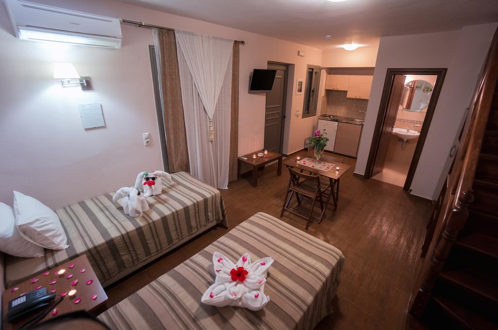 Flamingos Hotel Apartments Kato Daratso Room photo